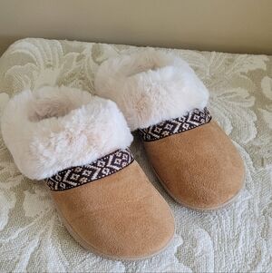 Isotoner | Tan Faux Fur Lined Textured Sole Slippers 8.5-9